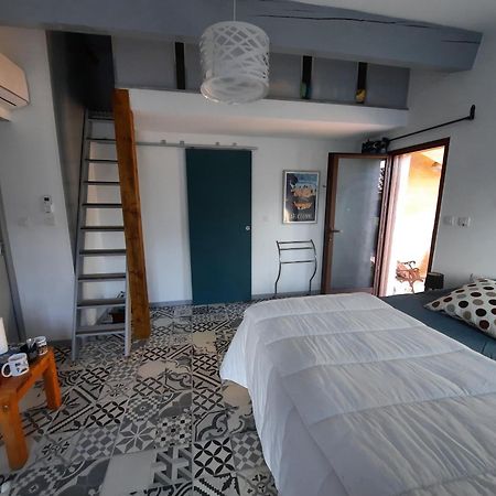 Le Lodge Des Chenes Brousses-et-Villaret Dış mekan fotoğraf