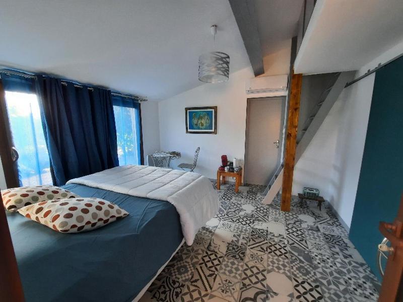 Le Lodge Des Chenes Brousses-et-Villaret Dış mekan fotoğraf