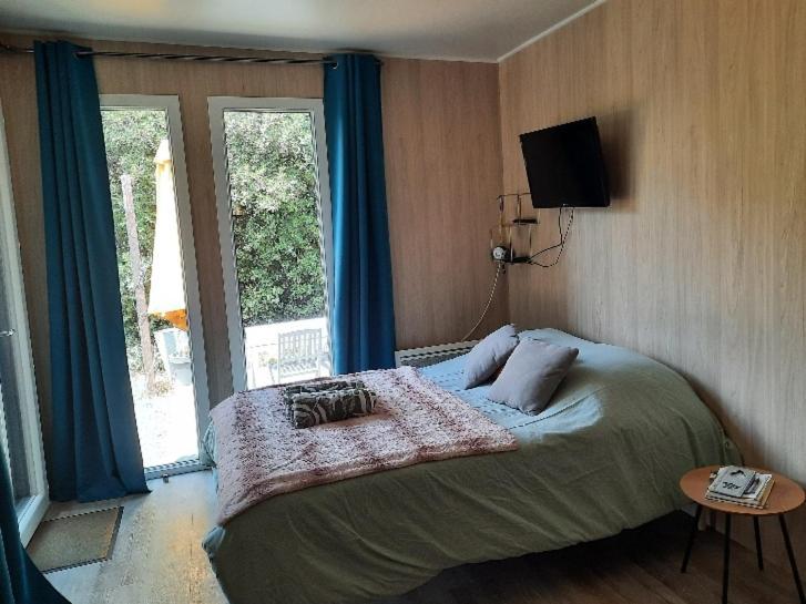 Le Lodge Des Chenes Brousses-et-Villaret Oda fotoğraf
